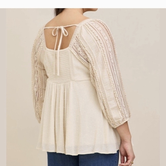 Torrid,Elegant Cream Women's Top,Size 1 - Picture 2 of 4